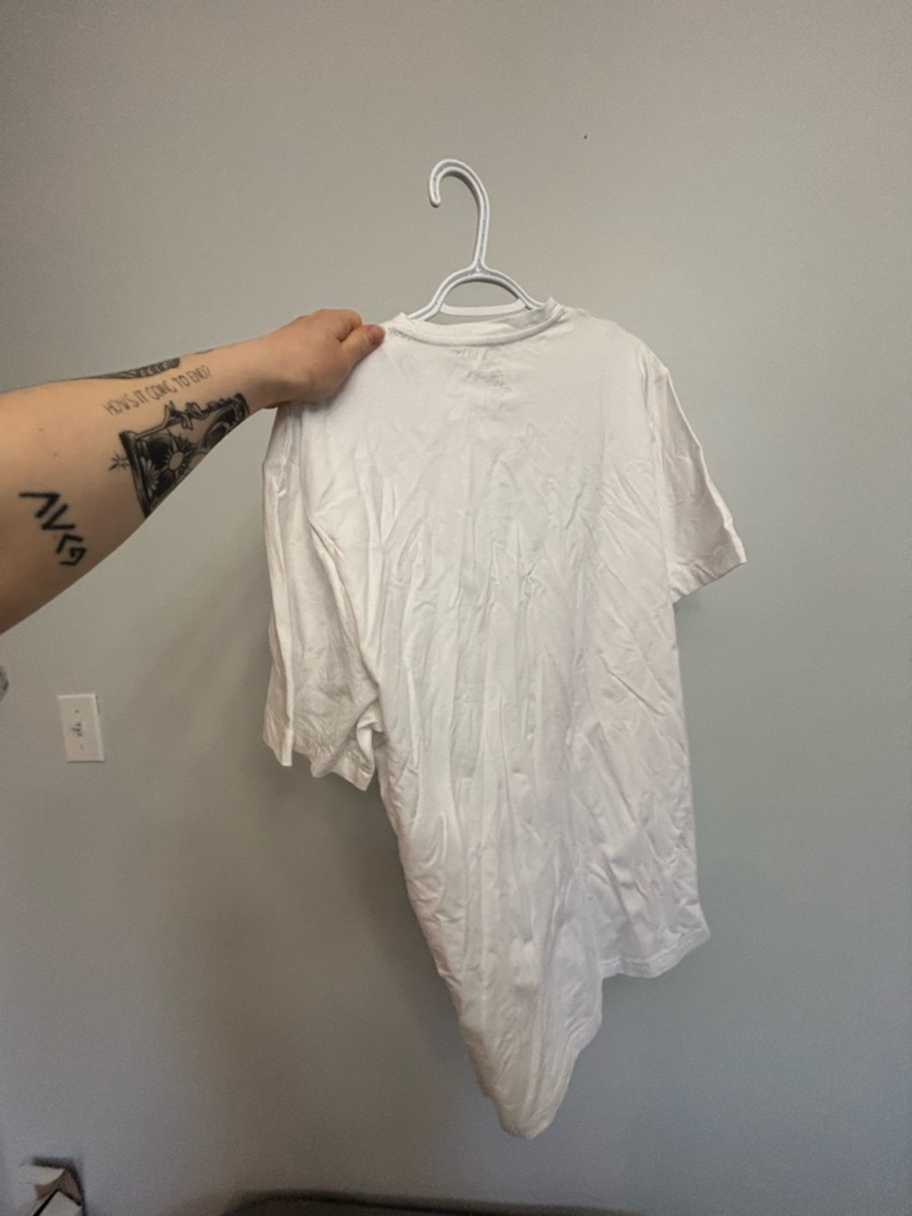 White George V-Neck - Picture 3 of 4